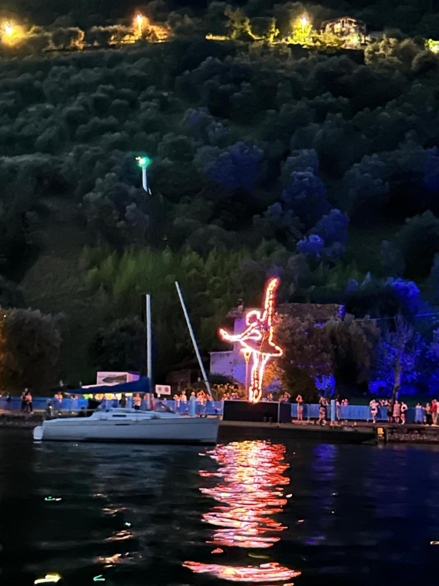 Sebino Holiday Home Monte Isola Bagian luar foto